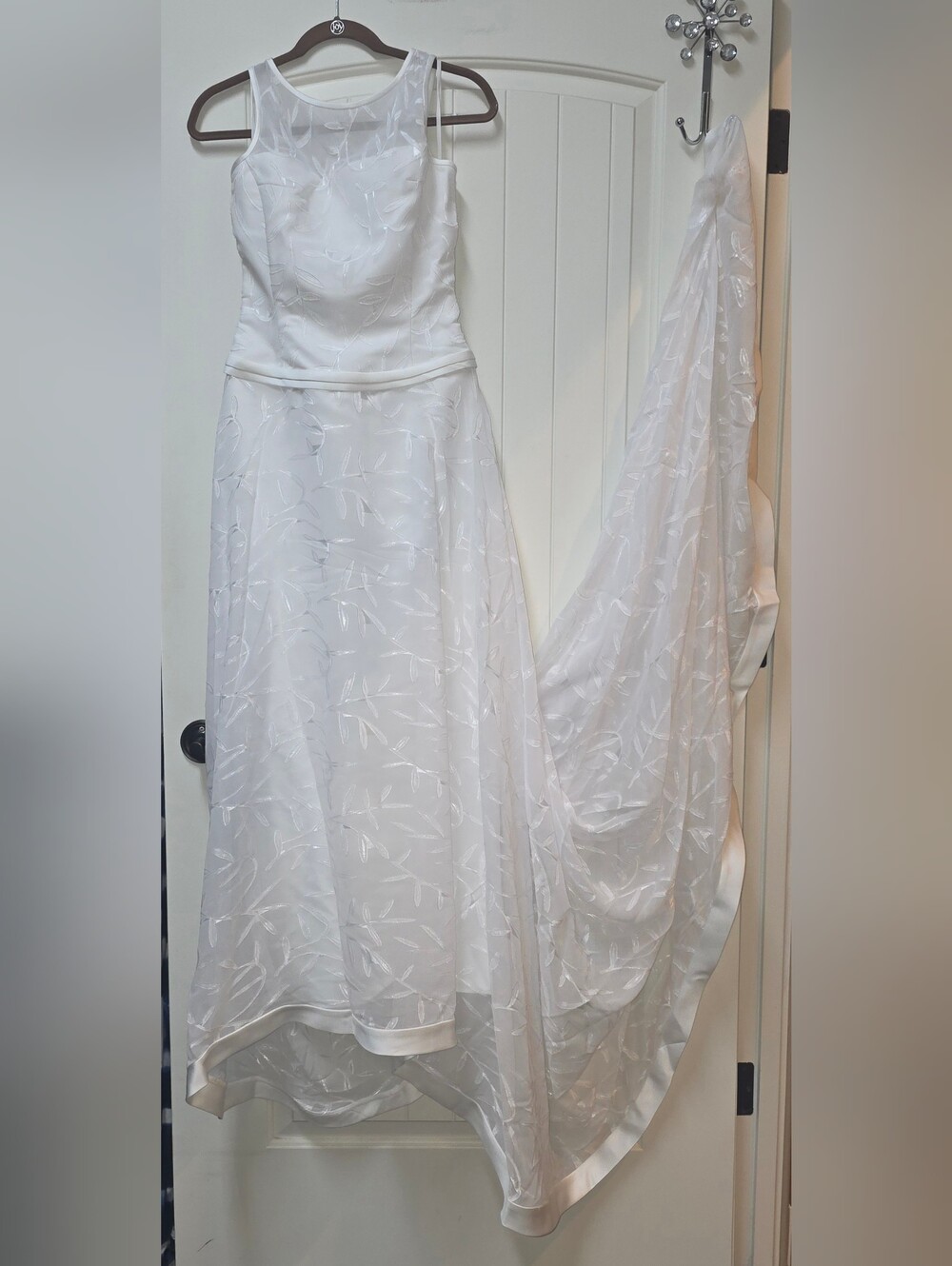ILISSA DESIGNED BY DEMETRIOS Straight Sheer Lined with Train Wedding Dress NWOT